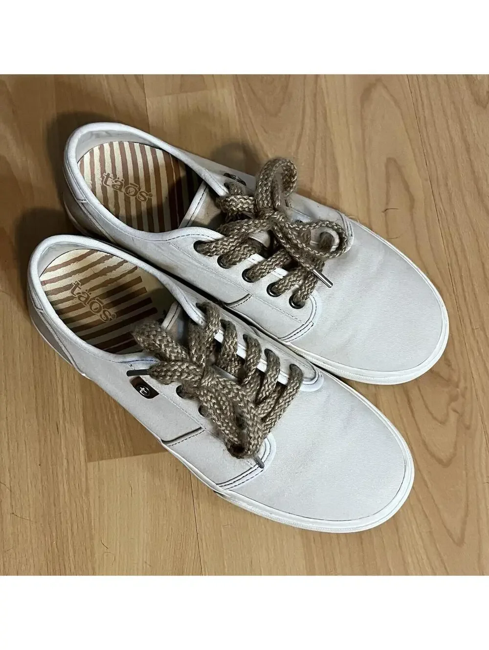 TAOS Super Soul Canvas Sneaker Tan Natural Woman’s Sz 9 Lace Up Shoe Preppy